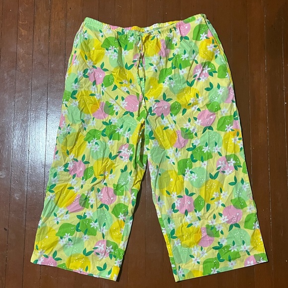 Lilly Pulitzer Flower and Fruit Capri Pants - Picture 3 of 9
